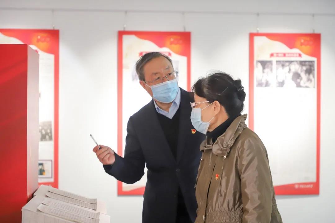 298b3a79e56940e6a7abe0d4b3b07de4.jpg