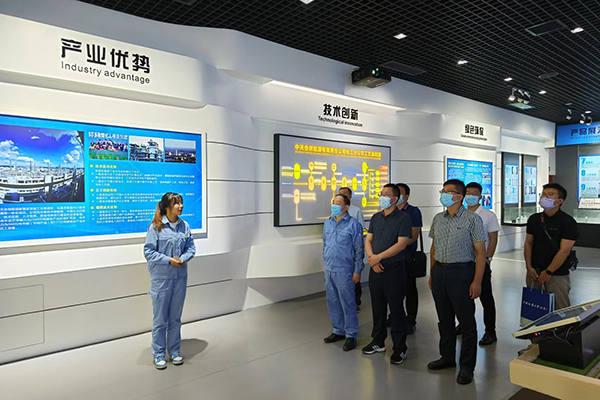 參觀中天合創能源有限責任公司化工分公司文化展廳.jpg
