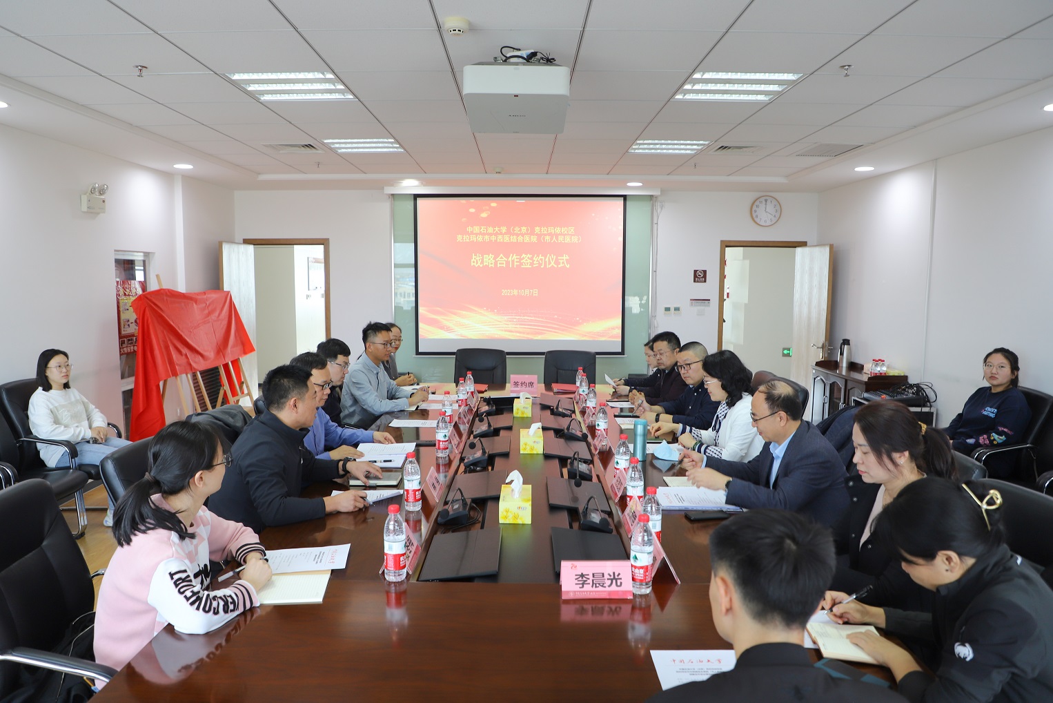 20231007校區與克拉瑪依市中西醫結合醫院（市人民醫院）戰略合作協議簽約儀式-魏靜怡 (11).JPG