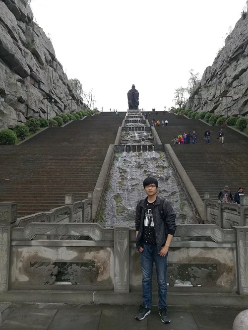 806b6bb1b979454dbd03898dc85eae12.jpg 石油工程學院+吳浩+生活照.jpg