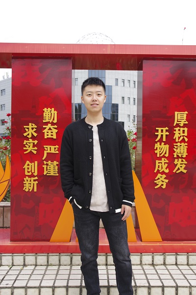 張友澎生活照.jpg
