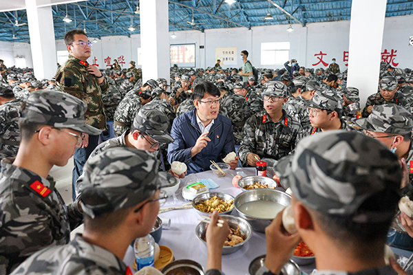 20210921_軍訓書記第一堂黨課以及慰問 (39).jpg