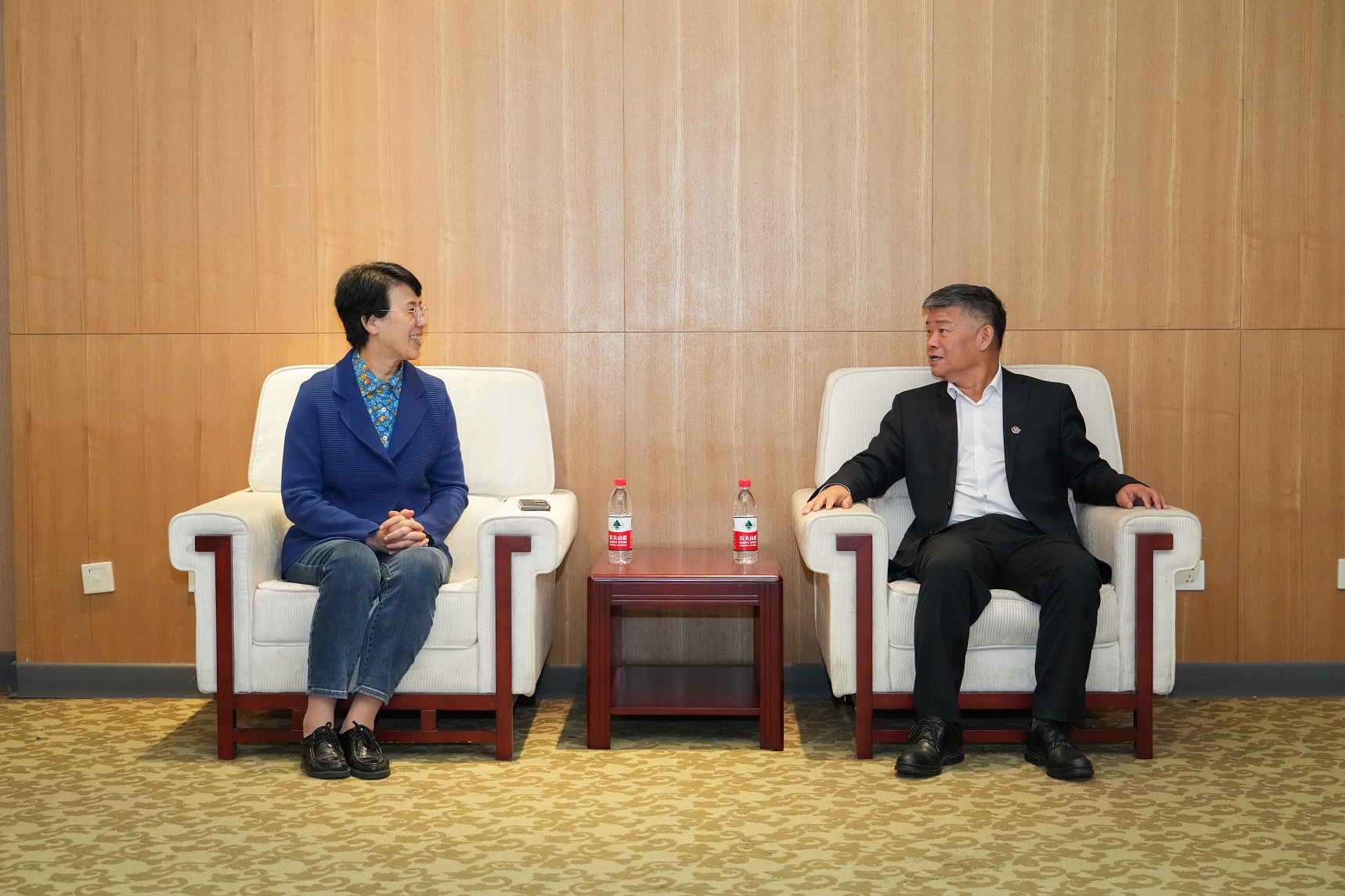 吳校長會見米總圖.jpg